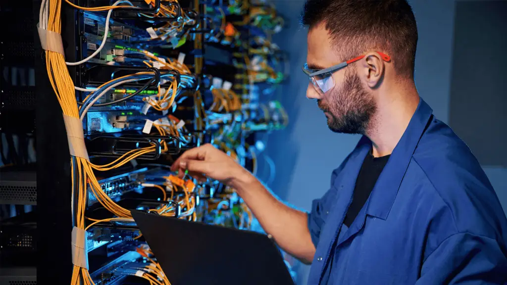 creative-03 Technician Managing Cables In A Server Room 1024x576 1